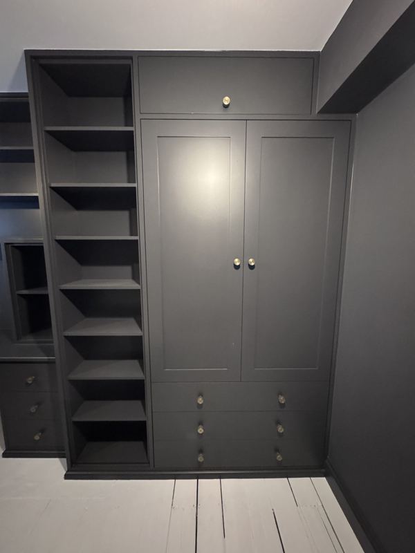 Floor-to-ceiling fitted wardrobe with top cupboard and deep drawers